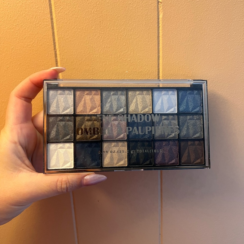Eyeshadow Palette with Diverse Shades
